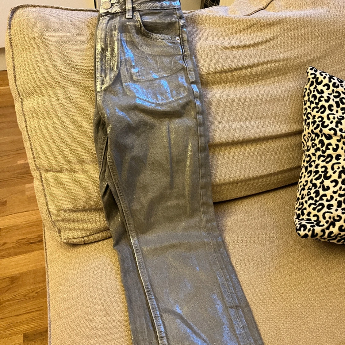 Oanvända supersnygga metallic jeans