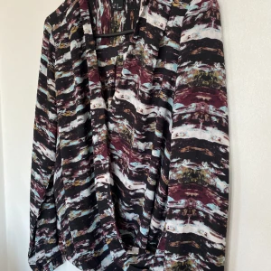 Blus - Superfin. Som ny!