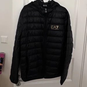 Armani tunn vind jacka  - Stolek S!  EA7  Mer info skriv i pm, tack  Mvh 
