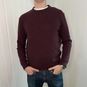 These glory days - stickad tröja  - These glory days - stickad tröja | skick 8,5/10 | storlek M | pris 199kr | Modellen på bilden är 187cm | Fraktar via PostNord och Instabox på köparens bekostnad:)  Hör av dig vid frågor och funderingar mvh