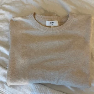 Tröja - Jättefin tröja som nästan aldrig har används säljer för att den nästan aldrig kommer till användning❤️