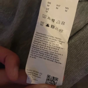 Hugo boss kofta  - Schysst Hugo boss kofta med inga flaws. Ser ut som helt ny om du har några frågor är det bara att fråga på (Vid snabb affär kan priset diskuteras)