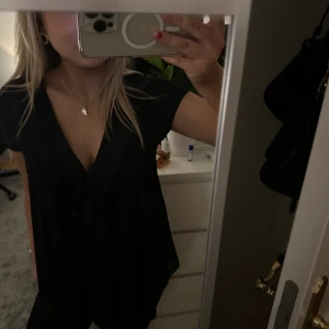 topp 💕 - topp 💕superbra skick, passar xs-l beroende på hur man vill ha den