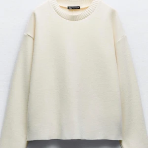 zara tröja  - säljer denna fina créme vita tröja från zara!🩷