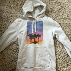 Hoodie - Ganska väl använd hoodie