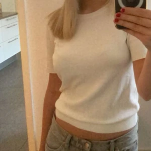 Stickad t shirt - Vit stickad t shirt från h&m💓 storlek S/M