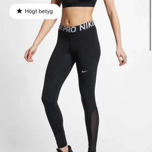 Nike Pro tights  - Nike pro tights i mycket fint skick men ändå använda. Skriv för fler bilder!🩷 (Nypris: 649kr)