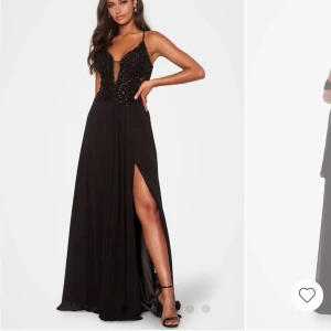 Balklänning  - Jätte fin balklänning som jag säljer, kan även skicka egna bilder på hur den sitter på. 