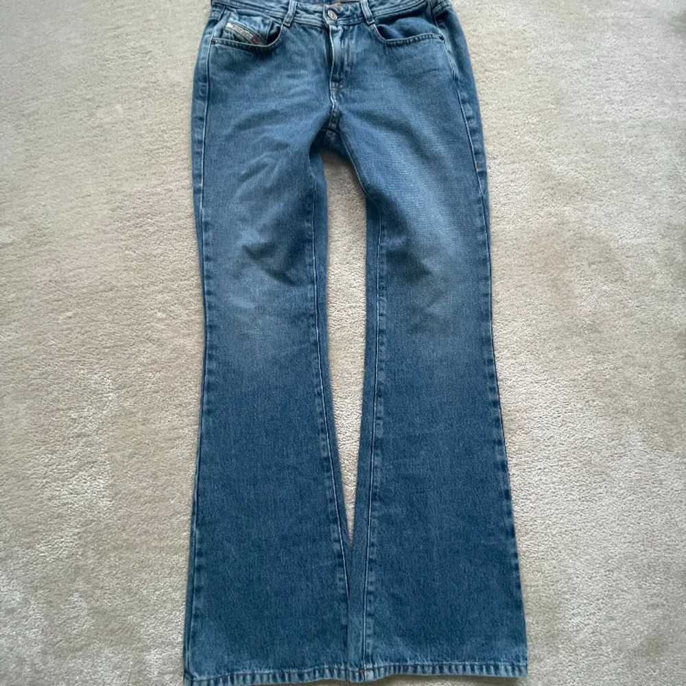Snygga jeans från diesel i superbra skick. Nypris ca 1200 kr. Storlek 27, skriv för mer info💕L:30. Jeans & Byxor.