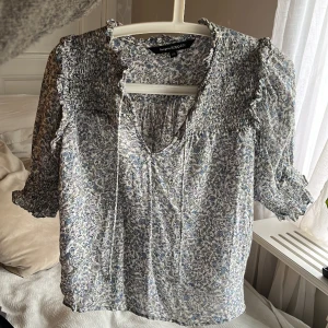 Blus - Blus ifrån Kappahl i storlek xs