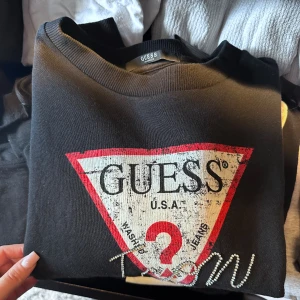 Guess sweater - En fin guess tröja i tjockare material som inte är min stil längre 