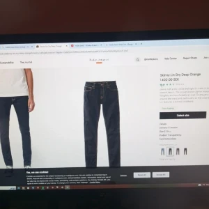 NUDIE skinny lin dry deep orange W32/L32 - Nyskick, inhandlades i en period då jag gick upp en del i vikt vilket resulterade i att dom ej passade. Finns att hämta på kungsholmen. Nypris 1400kr finns att hämta på kungsholmen/västerbroplan