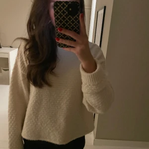 Stickad tröja - Fin och söt❤️