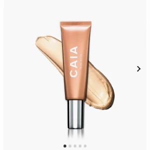 Caia hightlighter - Säljer denna higjtlightern. Helt oanvänd! Säljer då jag redan har en och jag fick den i Caia kalendern. Så fint och naturligt glow🤌💕