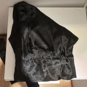 Fest topp  - Fin fest topp i silke, använd 1 gång 🤍 