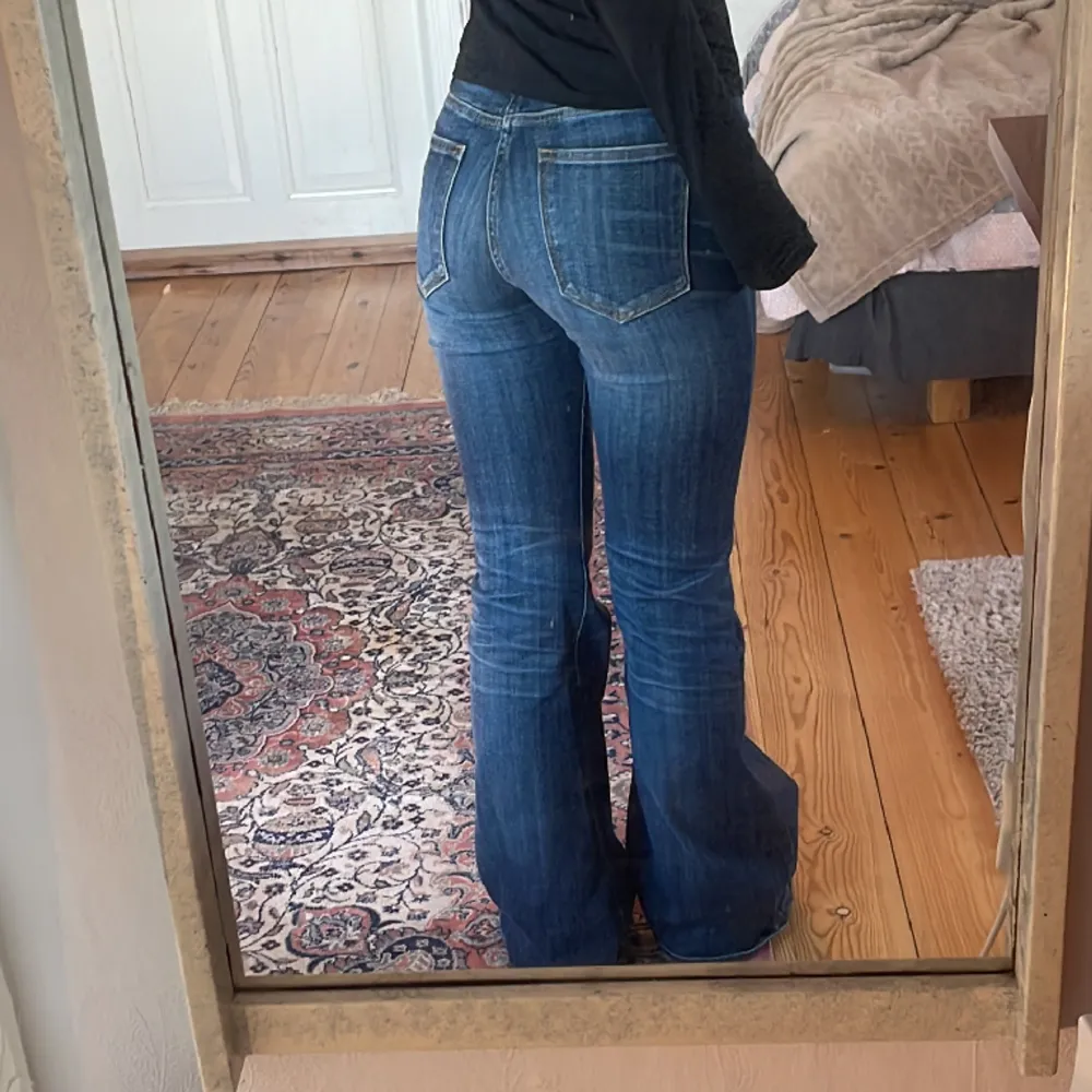 Ett par Crocker jeans i storlek 27/32 de passar xs/S Bootcut och som nya 🫶 skriv vid frågor 🫶. Jeans & Byxor.