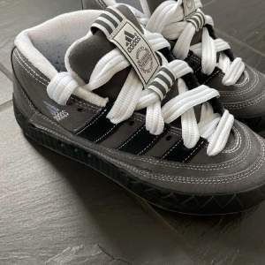 Sälsynta Adidas skor, kostar 1500 Använda ungefär fyra gånger🫶🏻