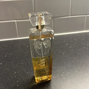 Victorias secret parfym gold  - Knappt använd! 