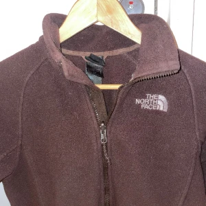 Retro Brun North Face Fleece - Mysig och varm brun fleece från north face, storlek S