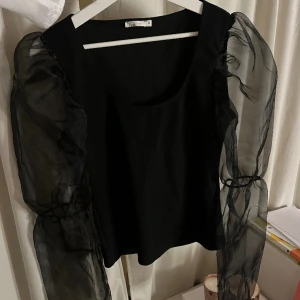 Topp pluff - Storlek M, aldrig använd 