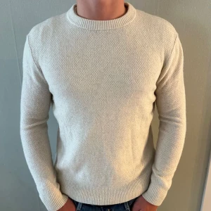 Stickad tröja - Stickad tröja från These Glory Days. Lammull. skick 8/10