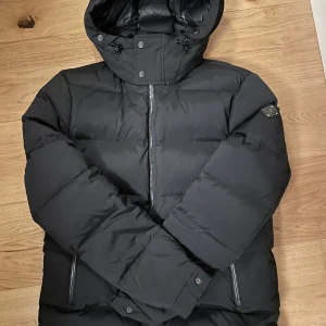 J Lindberg vinterjacka  - Väldigt fint skick, i storlek M, från märket j.Lindberg 