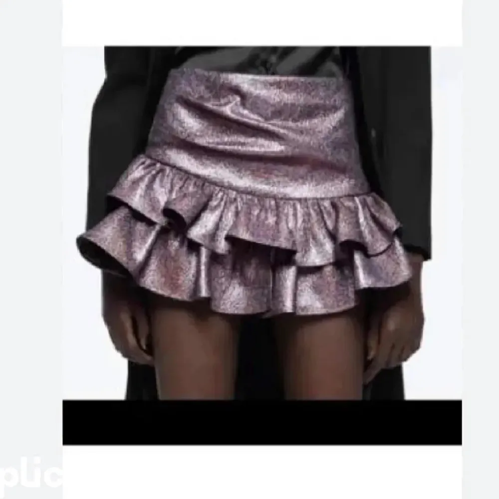 Söker denna kjol från zara. Kjolar.