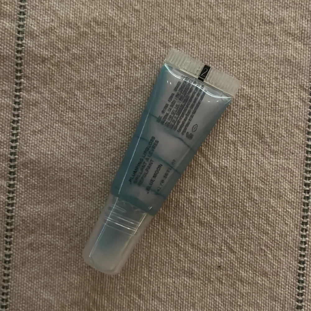 Limited edition mini plumping lip gloss 5ml i färgen blue moon💙Helt ny, aldrig testad. Sista bilden visar hur den ser ut på!😍. Övrigt.