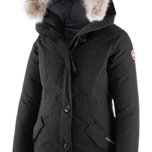 Canada Goose Rossclair Parka Dam - Använd 2 vintrar, inte en enda defekt eller missfärgning. Storlek S. Nypris ca 15-19 000 kr. Bilder kan skickas vid intresse! Priset kan diskuteras. 