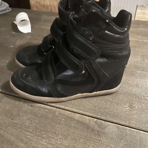 Isabel marant liknande skor - Vet inte om de är äkta eller inte därav priset. Priset kan diskuteras💖