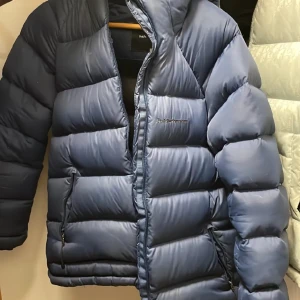 Peak Performance Jacka - Använd några gånger. Pris kan diskuteras.