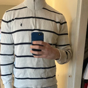 Vintage Ralph lauren crewneck  - Vintage Ralph lauren crewneck. Storlek large,funkar om man har medium. Bra skick 