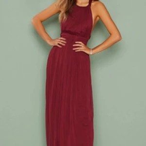 Långklänning strl 36 - Helt i nyskick, vinröd långklänning strl 36, såååå fin! 