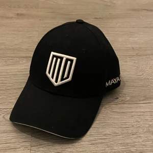 Maya delores keps - Maya Delores keps. Köptes på Falsterbo horseshow för 2 år sedan! Endast använd dagen jag var där och detta året jag var där… säljer för 80kr💗