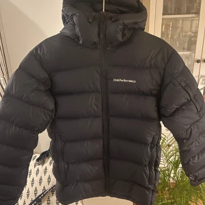 Peak performance jacka - Säljer denna Peak performance jacka i storlek S