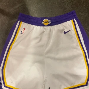 Lakers Shorts (Julklapp till en Basketfan)🤩 - La lakerst shorts i storlek Xl (mindre)