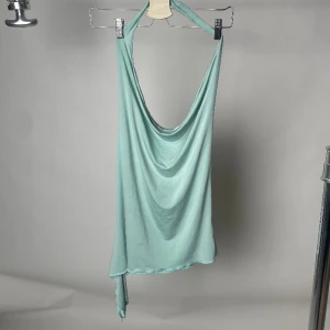 Halterneck linne - Jättefint halterneck linne i storlek L🥹 så fint! Köpt secondhand! 