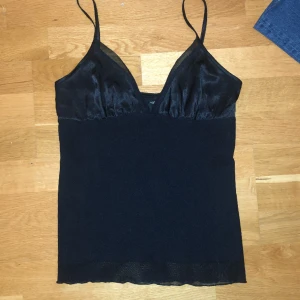 Svart line  - Jätte gulligt svart line med detaljer, skriv om ni undrar något💗