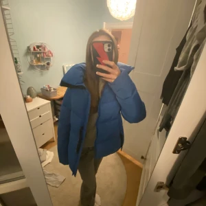 Everest jacka - som ny, nypris: 1000, mitt pris: 400.