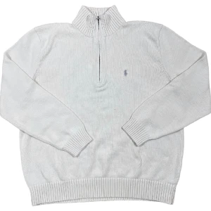 Ralph Lauren Half-Zip  - Vit halfzip tröja från Ralph Lauren. Fint skick! Storlek L, ställ gärna frågor!😊