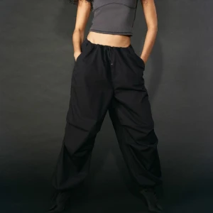 byxor - oanvända byxor från h&m 