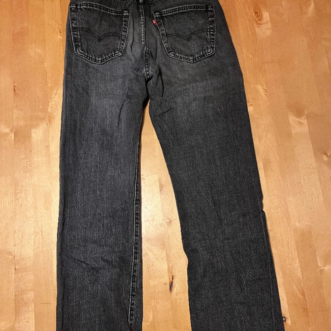 Levis mörkgråa 30/32