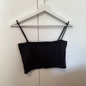 Linne från LXA - Färgen är ljusare än dom första två bilderna, den rätta färgen syns bättre på den sista. Använd max en gång om ens det. Ingen lapp kvar men mycket bra skick!