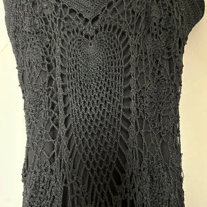 Virkad klänning  - Midinklänning som är väldigt stretchig så den passar både M och L