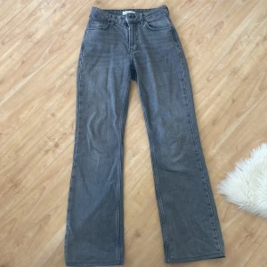 Jätte snygga jeans från Gina tricoot - Nyskick, haft på mig 3 gånger men säljer nu för de är för långa. Priset från början var 499 kr och kostar nu 300 men jag kan sänka priset om man vill. 