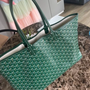 Goyard väska  - Säljer denna så fina och praktiska väska, passar till allt och så rymlig.