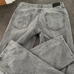 Gråa jeans  - Ett par jeans från lager 157. Modellen heter icon. Andvänt fåtal gånger. Säljer för de blivit för stora. Storlek S. Skriv om ni har några funderingar.😀