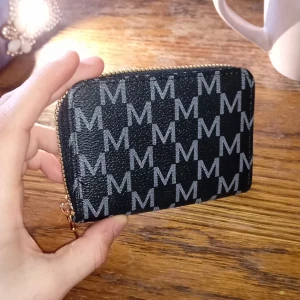 De är en kort plombok och den är hellt ny - De är en kort plombok hellt ny vi kan mötas i eskilestuna eller skickar jag via postnord en bra skick