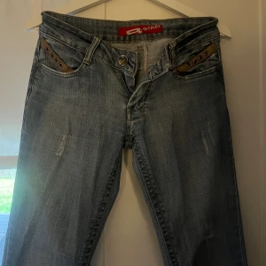 Jeans - Säljer mina bootcut Vinted jeans, basic men med snygga detaljer💞💞 Pris 300 + frakt 