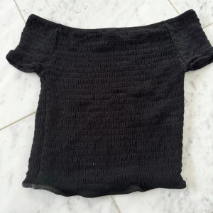 Topp  - Snygg sommartopp från brandy , elastisk 57% bomull 